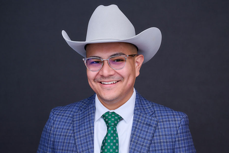 Headshot Photo of Adrian Caraves